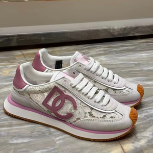 Chaussures décontractées de luxe Dolcegabbas de haute qualité à semelle plate pour femmes, avec détails exclusifs de découpe en dentelle par des designers - Product Image 6