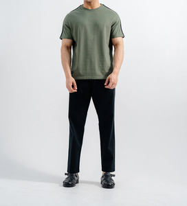 Camiseta de algodón peinado de 220g, estilo nuevo con bolsillo frontal, talla grande para hombre, camisetas lisas para hombre - Product Image 1