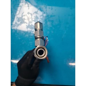 เซ็นเซอร์ความแม่นยำสูง UE V12F-153 + SWAGELOK 316 มือสอง สภาพเดิม อะไหล่อุปกรณ์เซมิคอนดักเตอร์รุ่นเก่า - Product Image 1