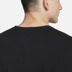 T-shirt homme noir à manches courtes, col rond, coupe classique, en jersey de coton respirant, couleur unie, design simple, en vente - Product Image 6