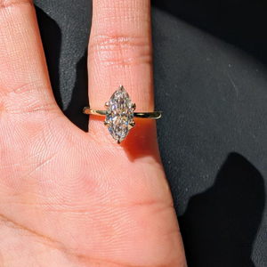 Anillo de Compromiso Solitario con Diamante Cultivado en Laboratorio de Corte Marquesa de 4 Quilates, Montura de Bisel, Certificado IGI, Claridad VS, Color F, Oro Amarillo de 14K - Product Image 3