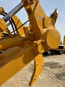 Bulldozer Amarillo con Sistema de Orugas y Cuchilla Hidráulica para Operaciones de Movimiento de Tierras - Product Image 5