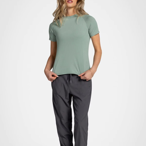 Nouveau T-shirt pull-over pour femme avec logo personnalisé, effet délavé, coupe ajustée, fabriqué par des professionnels - Product Image 6
