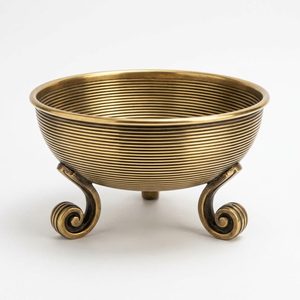 Ensemble de bols décoratifs en laiton faits à la main 22 cm, pieds en laiton antique à motifs Rana, pour la décoration de table à la maison, à l'hôtel ou pour les mariages - Product Image 1