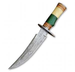 Herramienta multiusos para exteriores de acero de Damasco con patrón retorcido hecho a mano, mango de madera verde multimaterial y hueso natural - Product Image 1