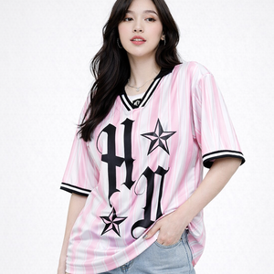 Camiseta de fútbol americano de malla a rayas rosas para mujer, cuello en V oversize, estilo streetwear con estampado gótico, OEM, marca privada, pedido al por mayor para mujer - Product Image 4