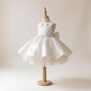 Vestido de niña de las flores minimalista color marfil de la marca Vendor Choice, con falda de satén hasta la rodilla, forro suave y transpirable, lazo llamativo y detalle de perlas. - Product Image 3