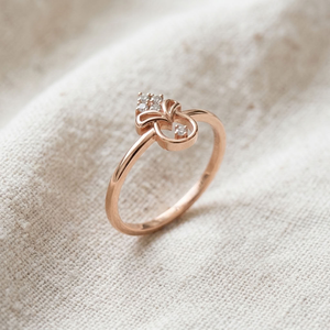 Bague ouverte classique en or rose pour femme, style minimaliste géométrique avec accent de diamant, certifiée IGI - Product Image 3