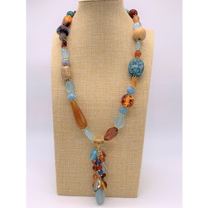 Collier ovale en résine turquoise, perles polies, bijoux artisanaux naturels pour les soirées, par Curio Craft - Product Image 4