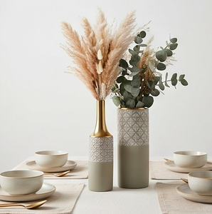 Ensemble de 2 vases géométriques en céramique et métal dorés modernes pour centre de table moderne ou accent décoratif de salon - Product Image 4