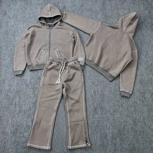 Ensemble de survêtement deux pièces pour homme, sweat à capuche zippé avec cordon de serrage et pantalon de survêtement décontracté, taupe avec surpiqûres contrastées - Product Image 1