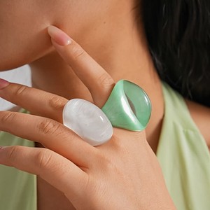 Anillo de Resina Epoxi Grueso, Hecho a Mano, Personalizado, con Diseño Vintage de Paz, Combinación de Colores Caramelo, para Uso Diario, de lametierartz - Product Image 2