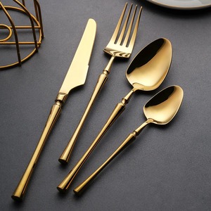 Juego de cubiertos de acero inoxidable de alta calidad en tonos cálidos para uso comercial y personal. - Product Image 6