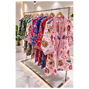 Bata Kimono Estampada con Tigre Rosa y Ribete a Rayas, Larga y Holgada, Ropa de Estar para Mujer, Temporada de Primavera, 100% Algodón - Product Image 3