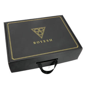 กล่องกระดาษพับได้สีดำ Boxit.pk กล่องบรรจุภัณฑ์ย่อยสลายได้แบบฝาพับพร้อมปั๊มฟอยล์และหูหิ้ว - Product Image 3