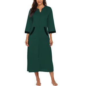 Robe longue de détente pour femme avec fermeture éclair sur le devant, poches et coupe légère, idéale comme robe de nuit - Product Image 1