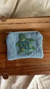 Pochette à monnaie perlée faite à la main - Product Image 1