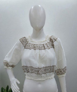 เสื้อครอปท็อปสไตล์โบฮีเมียนพรีเมียม ผ้าฝ้ายทอมือ คอเสื้อยืด แขนทรงบอลลูน ลายพิมพ์บล็อก - Product Image 3