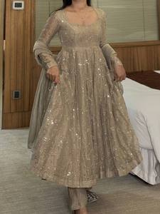Nuevo Conjunto de Fiesta para Mujer: Vestido Anarkali con Dupatta y Pantalón Plazzo, con Hilo y Lentejuelas, Largo hasta el Suelo, Sin Arrugas, Elástico y de Secado Rápido - Product Image 2