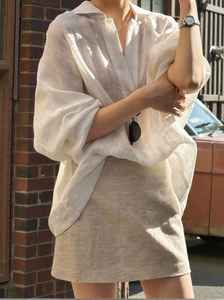 เสื้อผ้าลินินสีขาวสำหรับผู้หญิง สไตล์วินเทจ ผ้าไม่ทอ ทรงโอเวอร์ไซส์ ติดกระดุม ใส่สบายๆ สำหรับฤดูร้อน ทรงหลวม ผลิตตามแบบ ODM - Product Image 2