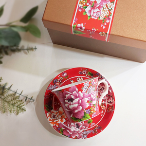 ชุดถ้วยกาแฟและจานรองลายดอกไม้สีแดงพิมพ์ลายวินเทจสุดหรู สำหรับดื่มชาในยามบ่าย - Product Image 4