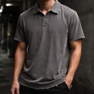 เสื้อโปโลผู้ชายแบบดิสเทรส ผ้าฝ้ายสีเทาฟอก ขอบดิบ สไตล์สตรีทแวร์ แขนสั้น เสื้อยืดลำลอง - Product Image 3