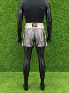 Shorts de Muay Thai personnalisés pour hommes, gris avec ceinture blanche, logo TP au dos, coupe classique, polyester extensible. - Product Image 3