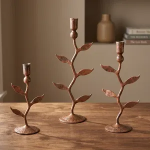 Ensemble de trois chandeliers en métal forgé bronze rustique en forme de branche, avec des accents de feuilles organiques détaillées sur les tiges - Product Image 3
