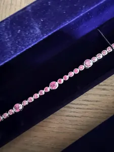 Bracelet tennis plaqué argent pour femme, serti de strass roses ronds, style classique, bijou en alliage, cadeau - Product Image 2