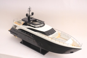 Modèle de bateau rapide rectangulaire en bois fait main, style vintage classique, Princess 35M, drapeau italien, finition polie, décoration intérieure, objet de collection, objet de présentation - Product Image 1
