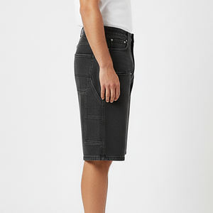 กางเกงยีนส์ขาสั้นเดนิมเนื้อผ้าฝ้าย 100% ตกแต่งลายปักโลโก้ด้านหน้าและข้างขา สไตล์สตรีทแวร์สั่งทำพิเศษ ความยาวระดับเข่า ขอบดิบ ใส่สบายๆ - Product Image 2