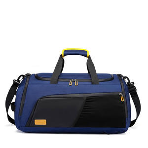 Grand sac de voyage robuste et imperméable pour hommes, idéal pour la gym et les sports - Product Image 1