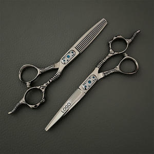 Ciseaux de barbier professionnels, lames en acier inoxydable, pointe arrondie, poignées en céramique et acier inoxydable, ciseaux de salon pour droitiers - Product Image 1