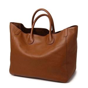 Bolso de Hombro de Cuero Genuino Marrón en Forma de Silla de Montar para Mujer, Minimalista, Resistente al Agua, Gran Capacidad, Herrajes Dorados, Correa Ajustable - Product Image 1