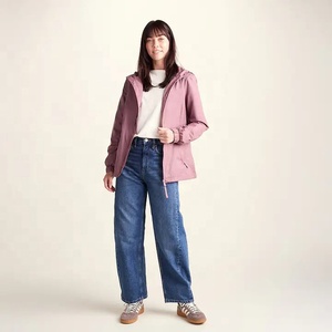 เสื้อแจ็คเก็ตผ้าแคนวาสแบบมีฮู้ดสำหรับผู้หญิง สีชมพู น้ำหนักเบา มีซิปกันน้ำ ทรงเข้ารูป พับเก็บได้ เหมาะสำหรับกิจกรรมกลางแจ้ง กันลม กันฝน - Product Image 3