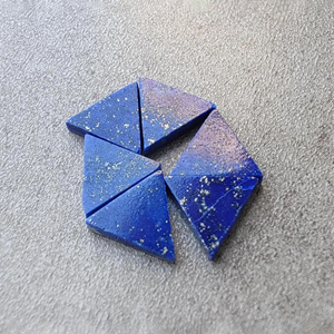 Cabochon en Lapis Lazuli Naturel Forme Triangulaire, Pierre Précieuse Calibrée à Dos Plat, pour la Fabrication de Bijoux - Product Image 6