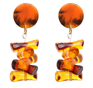 Pendientes colgantes de resina de color personalizados de lujo hechos a mano para mujer, accesorios de moda altamente pulidos de alta calidad de la India - Product Image 3