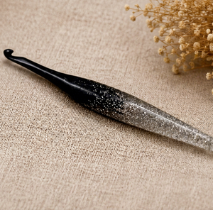Ganchos de Crochet de Resina Hechos a Mano, Gancho de Crochet de Resina con Degradado Negro Brillante, Herramienta Artística para Tejer - Product Image 1
