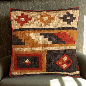 Housse de coussin carrée en tissu de coton tricoté moderne sur mesure, inspirée du style indien, brodée - Product Image 1