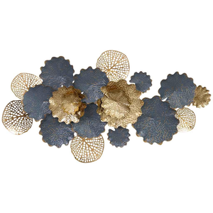 Sculpture murale florale texturée en métal bleu doré, motif botanique ajouré, décoration pour intérieur moderne - Product Image 1