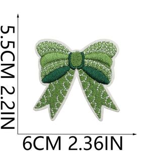 Écusson brodé en chenille personnalisé en usine, logo de marque, thermocollant ou à coudre, pour vêtements, sacs, chapeaux, casquettes, articles vestimentaires - Product Image 2