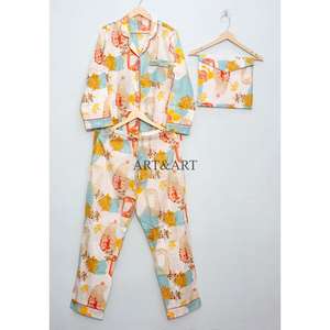 ชุดนอนผู้หญิงลายดอกไม้ 2 ชิ้น แขนยาว ติดกระดุม ผ้าฝ้ายออร์แกนิค 100% พร้อมถุงผ้าฝ้าย - Product Image 3