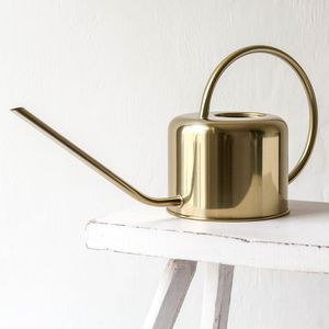 Arrosoir en métal jaune avec finition peinte durable pour usage de jardinage - Product Image 4
