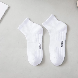 Chaussettes de sport en coton pour hommes avec logo personnalisé, motif dessin animé, respirantes, légères, absorbant la transpiration, idéales pour l'automne - Product Image 1