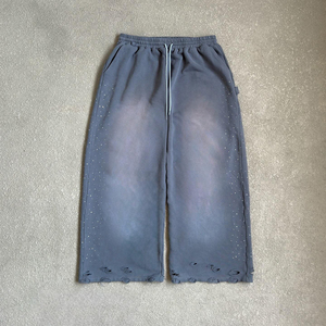 Pantalon de survêtement personnalisé 100% Coton épais, délavé à l'acide, effet vieilli, ourlet brut, coupe oversize, empilé, baggy, avec strass - Product Image 2