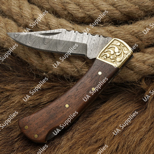 Couteau de poche pliant professionnel en acier Damas avec manche en bois de rose et gravure à la main, couteau de chasse et de camping d'extérieur avec étui - Product Image 4