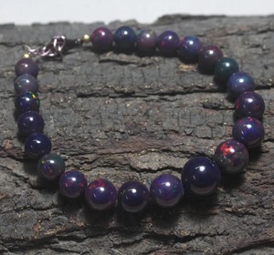 Perles rondes d'opale noire naturelle 6-9 mm, pierres polies en provenance du Rajasthan HASNAIN GEMS pour la fabrication de bracelets - Product Image 2
