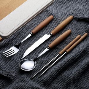 Juego de cubiertos contemporáneo de acero inoxidable con mango de madera para restaurantes, hoteles y cafeterías elegantes. - Product Image 1