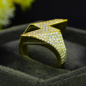 Anillo Unisex de Plata de Ley 925 Chapado en Oro Amarillo con Diamante Moissanita de Corte Redondo en Forma de Rayo, Estilo Hip Hop, para Uso Diario - Product Image 5