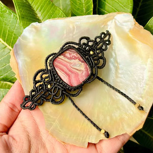 Collar con Colgante de Macramé Hecho a Mano con Malaquita, Cordón Rojo, Gema de Malaquita Verde, Piedra Natural, Joyería de Cristal Curativa Estilo Boho - Product Image 3